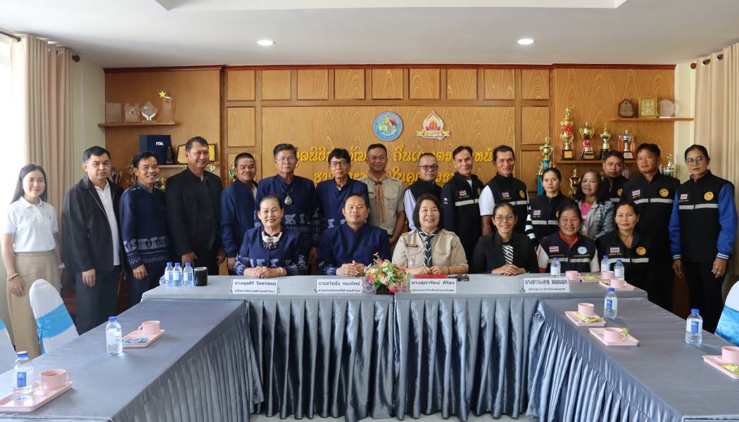 นายธวัชชัย ทองทิพย์ นายกเทศมนตรีตำบลคำบง นางสุภารัตน์ ศิริธร ผู้อำนวยการโรงเรียนคำบงเจริญสุข ได้ลงนามส่งมอบ-รับมอบทรัพย์สินสิ่งปลูกสร้างโรงเรียนบ้านโนนสมบูรณ์(ยุบเลิกกิจการแล้ว)